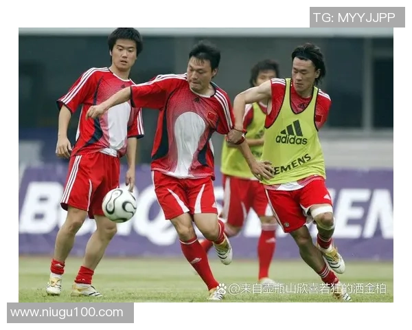 全北现代迎战庆南足球队力争主场胜利展现强大实力与团队合作精神